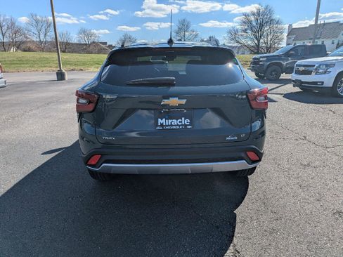 New 2026 Chevrolet Trax LT w/ Sunroof Package image 8