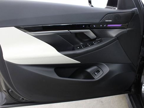 Used 2024 BMW 530i w/ Convenience Package image 16