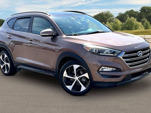Used 2016 Hyundai Tucson Limited w/ Option Group 03 FWD image 2