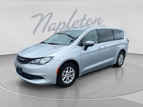 Used 2023 Chrysler Voyager LX FWD image 1