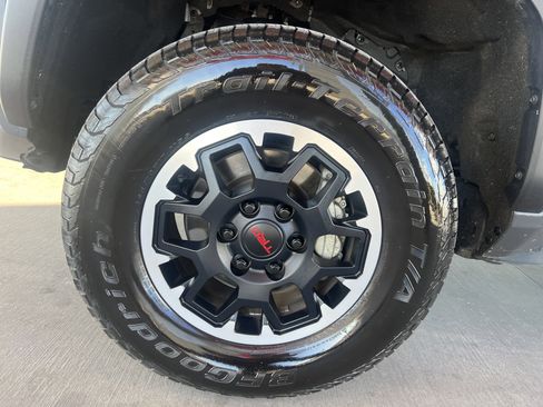 Used 2024 Toyota Tacoma TRD Off-Road image 9