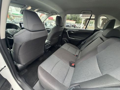 Used 2025 Toyota RAV4 XLE AWD/4WD image 10