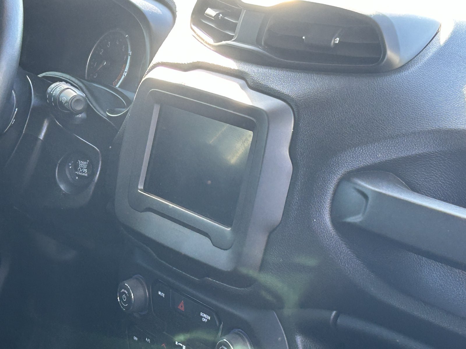 Used 2020 Jeep Renegade Altitude AWD/4WD image 10