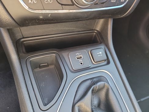 Used 2019 Jeep Cherokee Latitude w/ Popular Appearance Group image 23