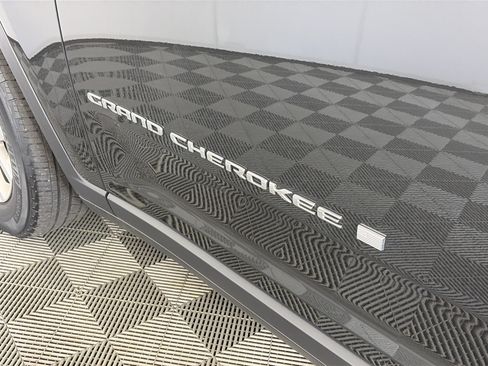Used 2022 Jeep Grand Cherokee L Limited AWD/4WD image 21
