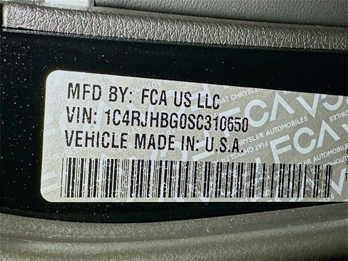 New 2025 Jeep Grand Cherokee Limited w/ Luxury Tech Group II image 24