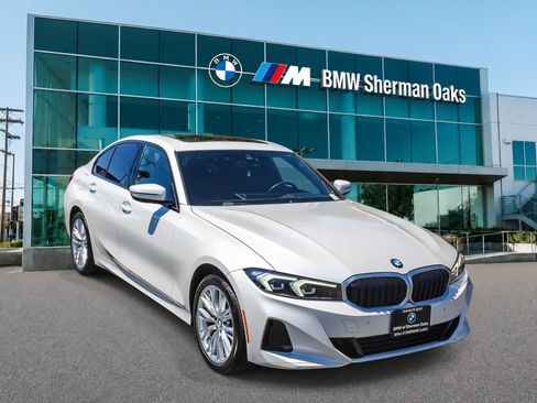 Used 2023 BMW 330i Sedan w/ Convenience Package RWD image 3