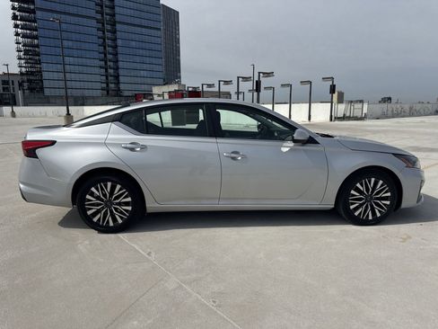 Used 2023 Nissan Altima 2.5 SV image 9
