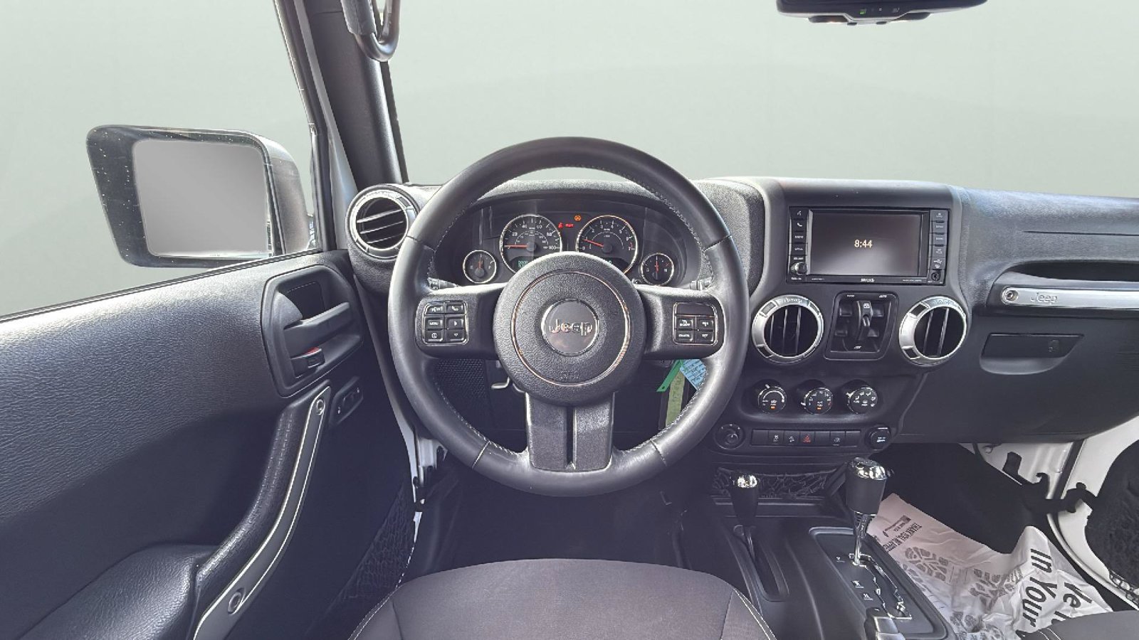 Used 2015 Jeep Wrangler Unlimited Sahara w/ Connectivity Group AWD/4WD image 15