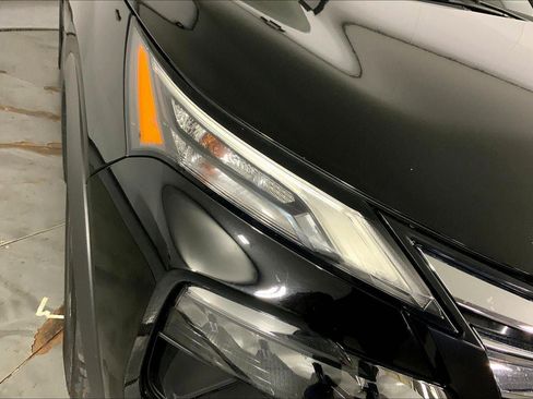 Used 2025 Nissan Rogue SV image 26