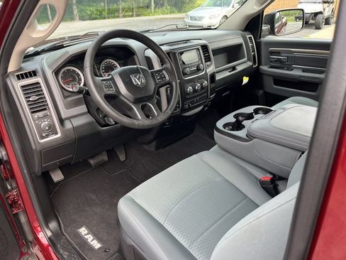 Used 2017 RAM 1500 Express AWD/4WD image 29