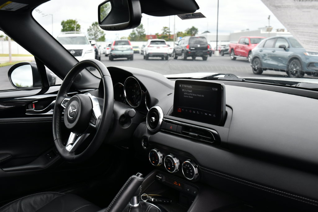 Used 2021 MAZDA MX-5 Miata RF Grand Touring RWD image 24