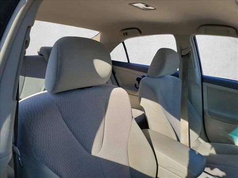 Used 2010 Toyota Camry LE image 14