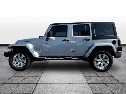 Used 2018 Jeep Wrangler Unlimited Sahara w/ Connectivity Group AWD/4WD image 8