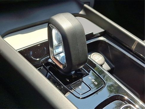 Certified 2025 Volvo XC60 B5 Plus image 13