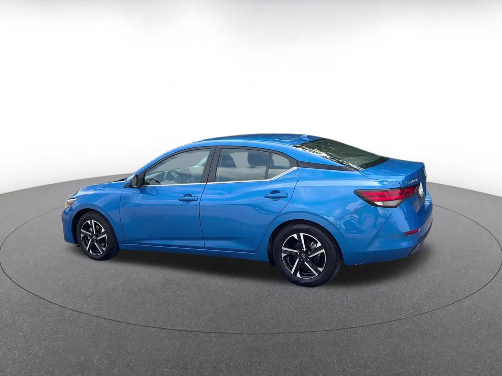 Used 2025 Nissan Sentra SV FWD image 9