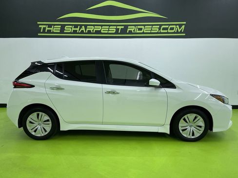 Used 2025 Nissan Leaf S image 11