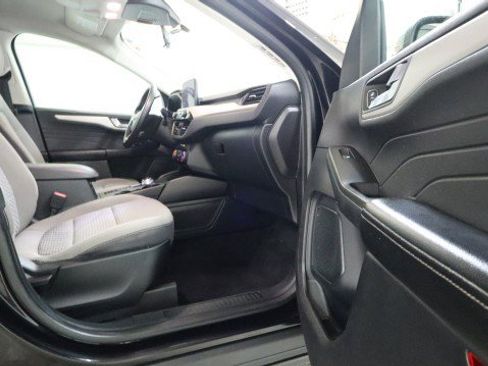 Used 2021 Ford Escape SE w/ SE Sport Appearance Package image 10