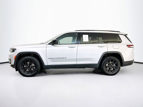 Used 2024 Jeep Grand Cherokee L Laredo image 4