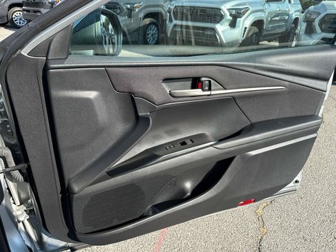 Used 2026 Toyota Camry Hybrid FWD image 19