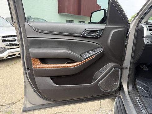 Used 2017 Chevrolet Suburban Premier AWD/4WD image 9