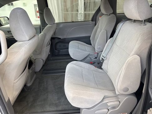 Used 2017 Toyota Sienna LE image 13