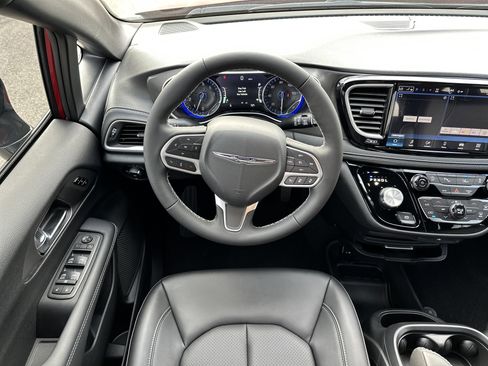 New 2026 Chrysler Pacifica Select image 26