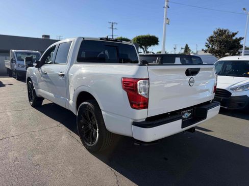 Used 2023 Nissan Titan SV w/ SV Convenience Package AWD/4WD image 3