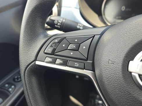 Used 2025 Nissan Versa SV FWD image 30