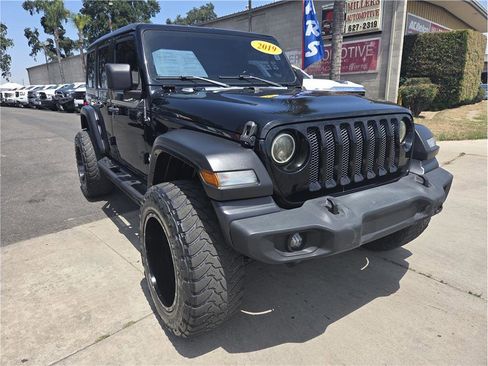 Used 2019 Jeep Wrangler Unlimited Sport S AWD/4WD image 3