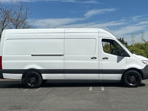 New 2025 Mercedes-Benz Sprinter 2500 image 2