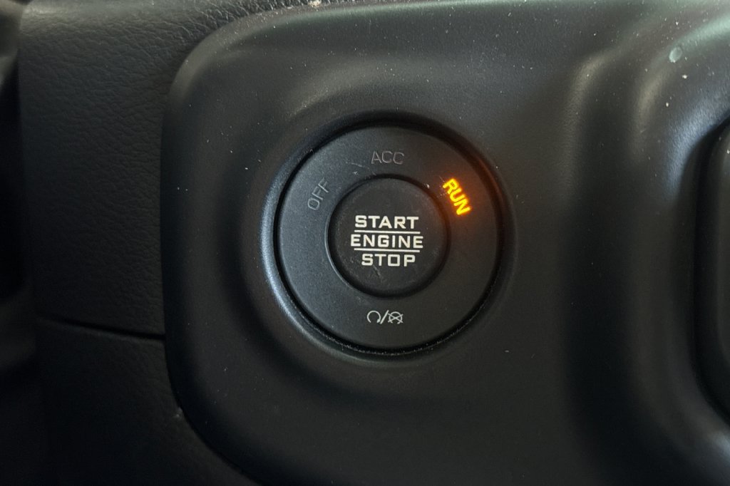 Used 2022 Jeep Wrangler Unlimited Rubicon w/ LED Lighting Group AWD/4WD image 22