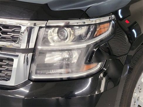 Used 2018 Chevrolet Suburban LT image 12