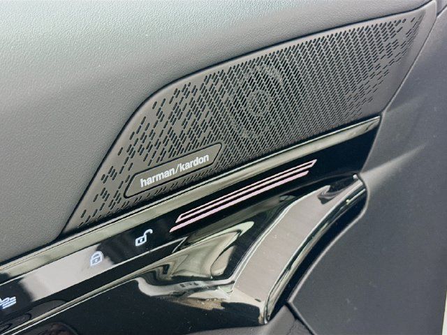 Used 2026 BMW 530i xDrive w/ Premium Package AWD/4WD image 19