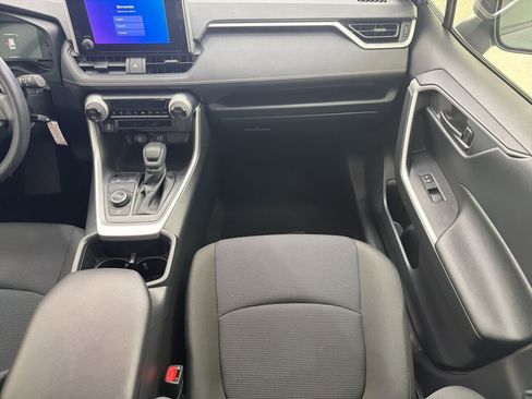 Used 2025 Toyota RAV4 LE AWD/4WD image 25