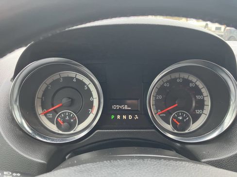 Used 2018 Dodge Grand Caravan SXT image 32