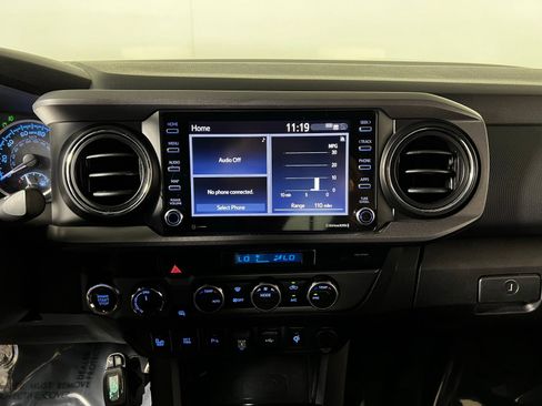 Used 2021 Toyota Tacoma TRD Off-Road w/ Technology Package image 18