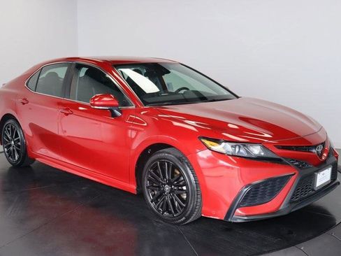 Used 2024 Toyota Camry SE w/ Cold Weather Package image 7