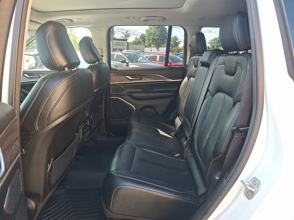 Used 2023 Jeep Grand Cherokee 4WD 4xe image 11