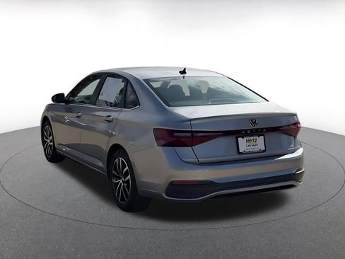 Used 2025 Volkswagen Jetta SE image 11