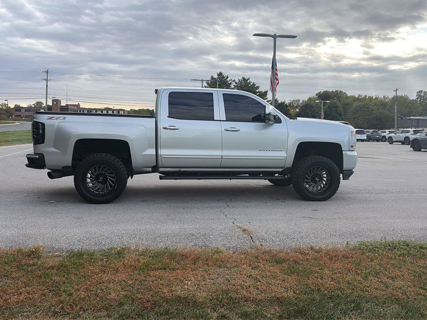 Used 2017 Chevrolet Silverado 1500 LT w/ All Star Edition AWD/4WD image 6