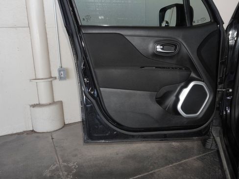 Used 2021 Jeep Renegade Latitude w/ Convenience Group image 33