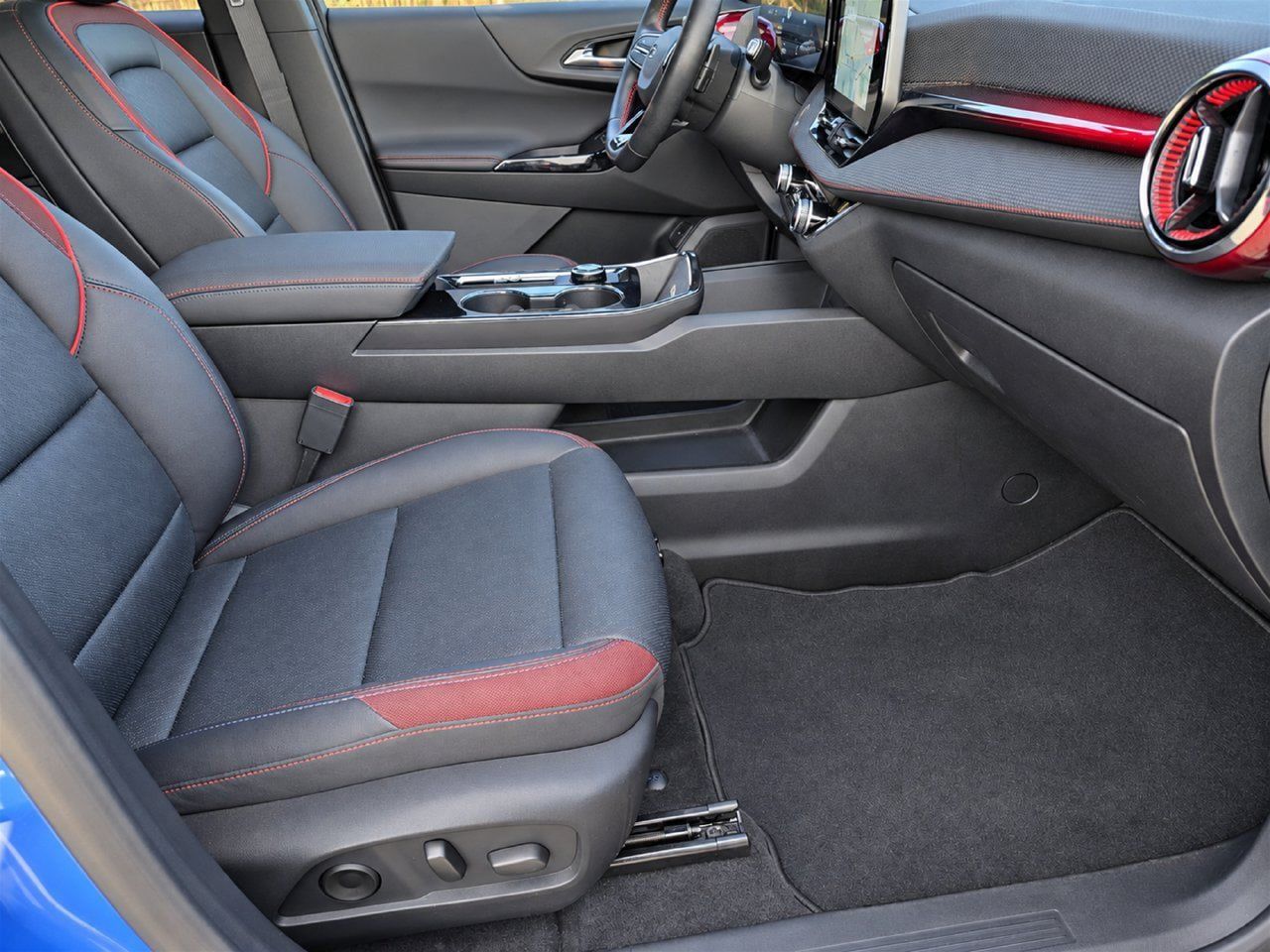 Used 2025 Chevrolet Equinox RS w/ Safety and Technology Package FWD image 33