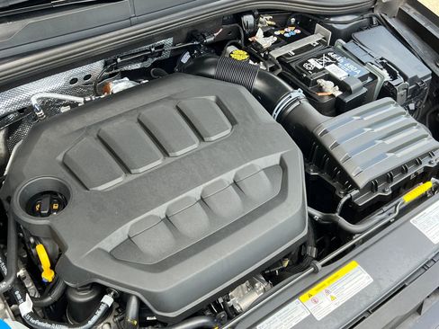 Used 2024 Volkswagen Golf R AWD/4WD image 33