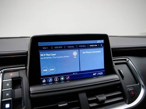 Used 2021 Chevrolet Suburban LT image 29