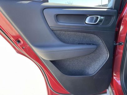 Used 2022 Volvo XC40 T4 R-Design w/ Advanced Package