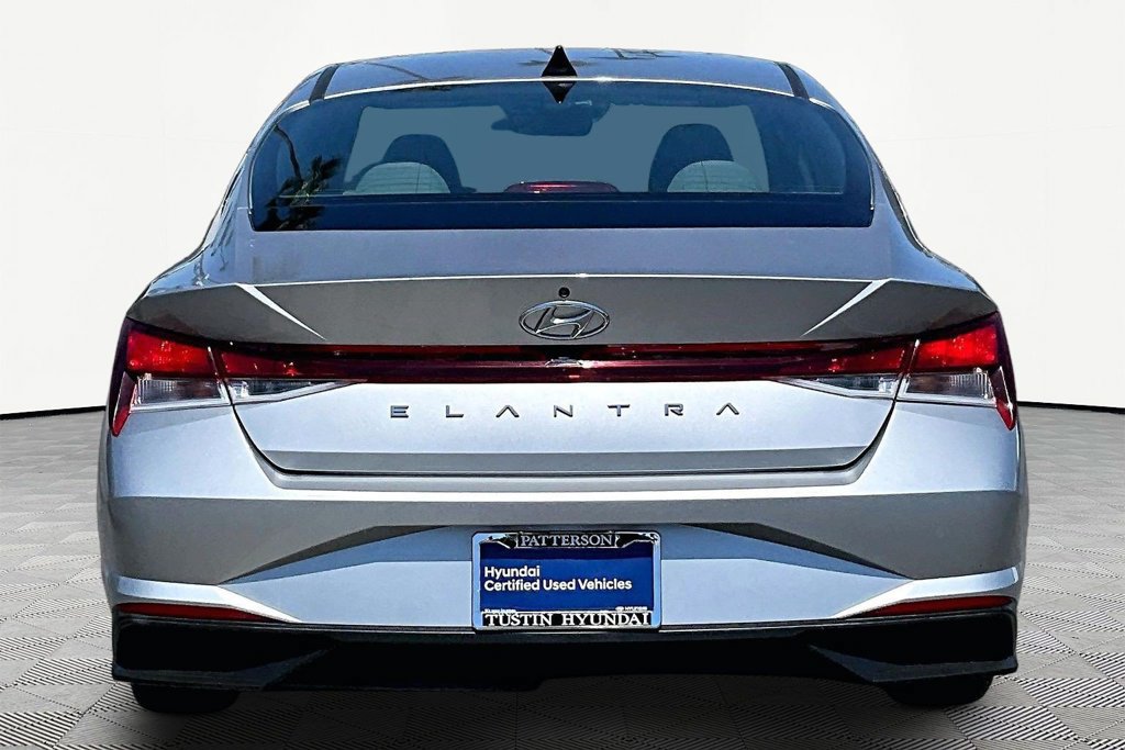 Certified 2022 Hyundai Elantra SEL FWD image 5