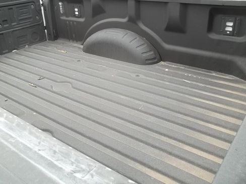 Used 2025 Ford F350 Lariat w/ Chrome Package image 5