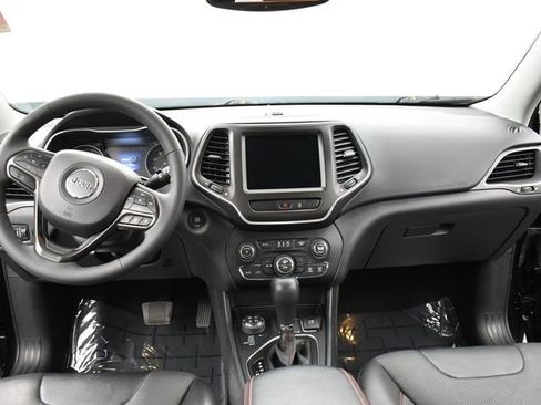 Used 2022 Jeep Cherokee Trailhawk w/ Premium Leather Package image 9