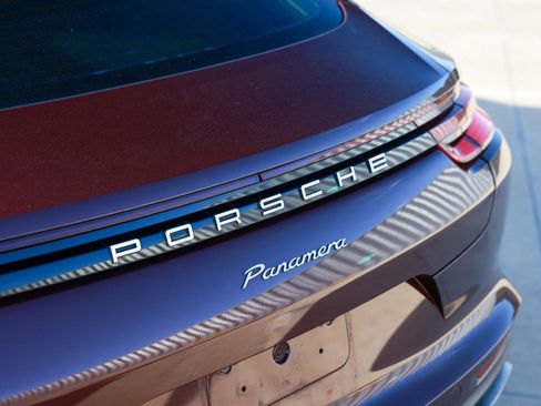 Used 2018 Porsche Panamera 4 image 39